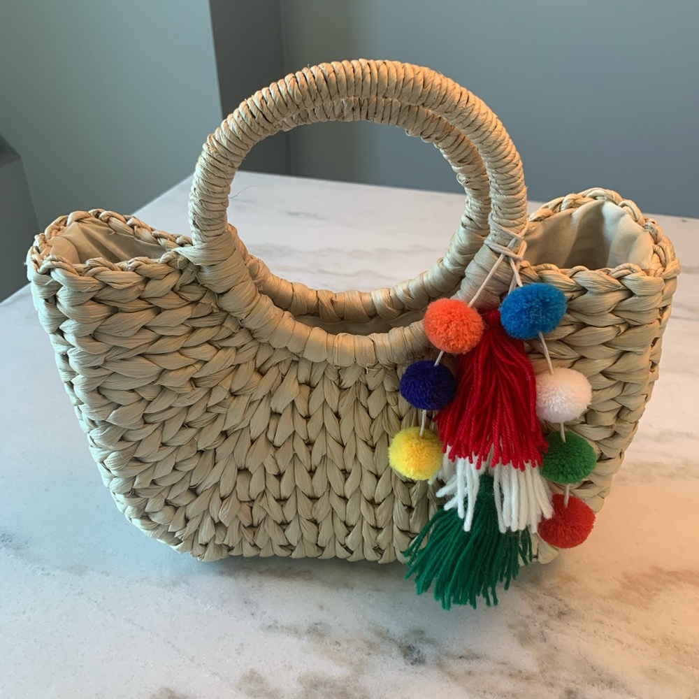 Rattan circle handle small tote with tassel